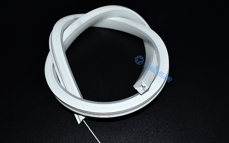 LED霓虹燈雙色硅膠套管穿pcb板有哪些注意事項(xiàng)？